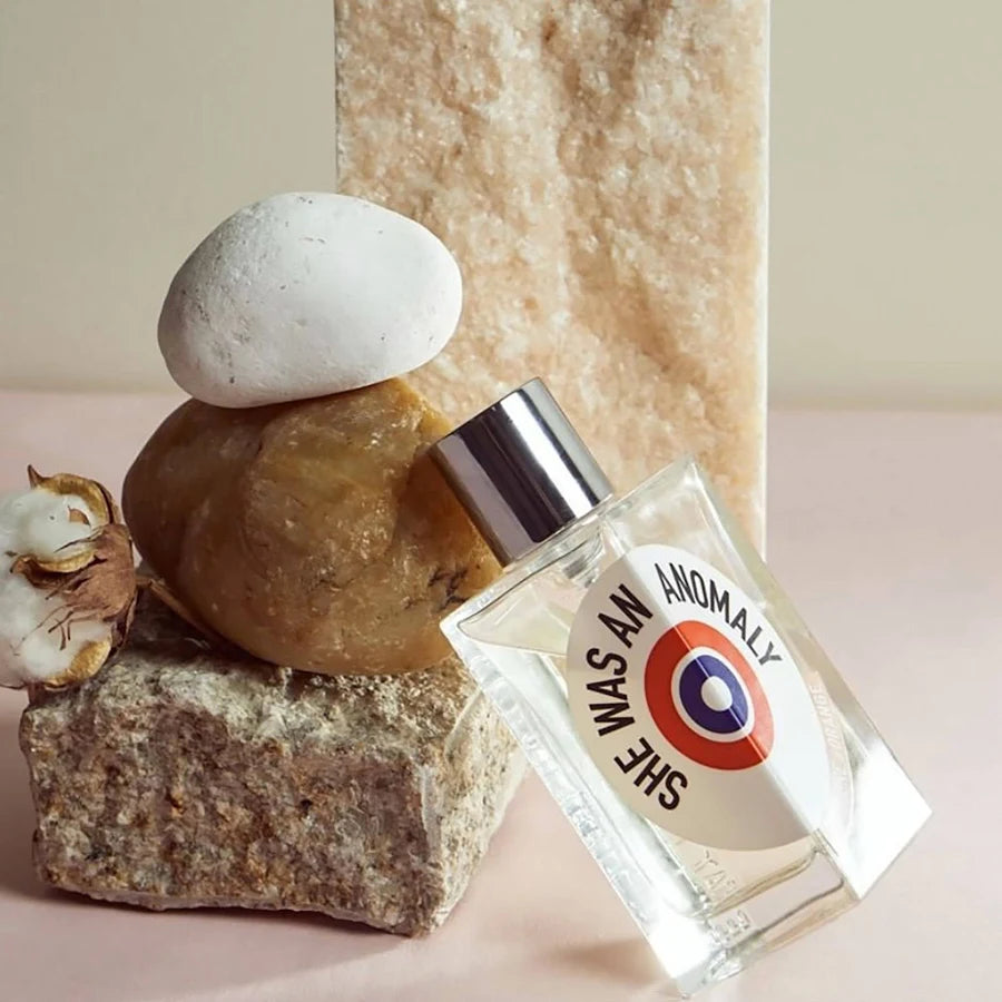 عطر "هي كانت شذوذًا" (ماء عطر)